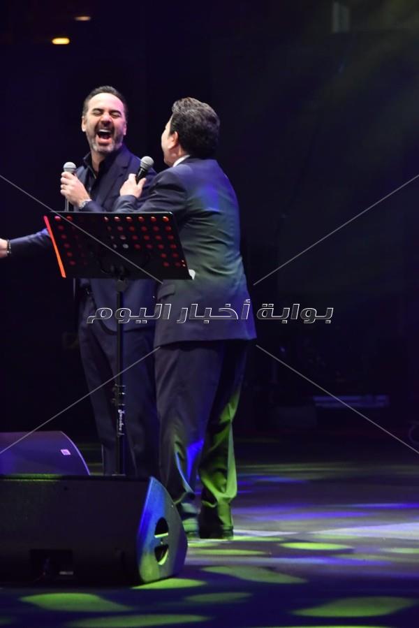 «ديو» هاني شاكر ووائل جاسر على مسرح «المجاز» بالإمارات