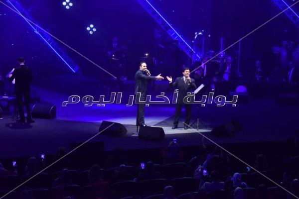 «ديو» هاني شاكر ووائل جاسر على مسرح «المجاز» بالإمارات