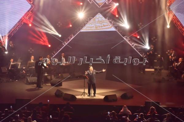 «ديو» هاني شاكر ووائل جاسر على مسرح «المجاز» بالإمارات