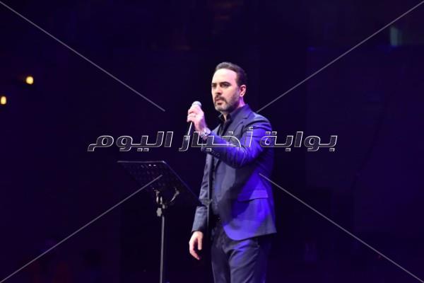 «ديو» هاني شاكر ووائل جاسر على مسرح «المجاز» بالإمارات