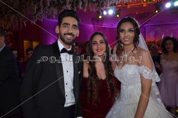 الليثي يُشعل زفاف «مصطفى وسلمى».. بحضور متعب وزوجته