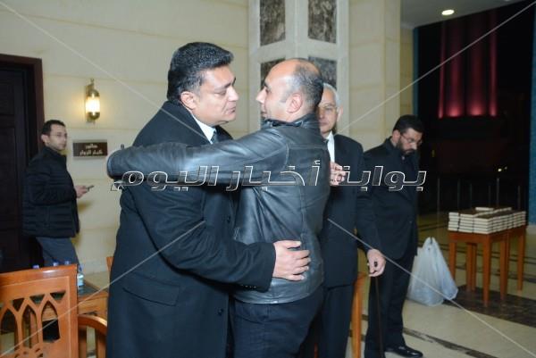 مصطفى قمر ونصر محروس في عزاء عاطف المناوي