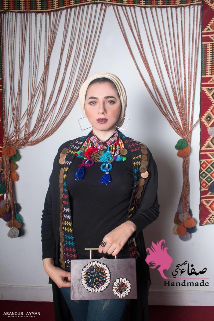 مكملات الأناقة مصنوعة من الخشب والفرو