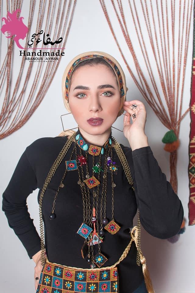 مكملات الأناقة مصنوعة من الخشب والفرو