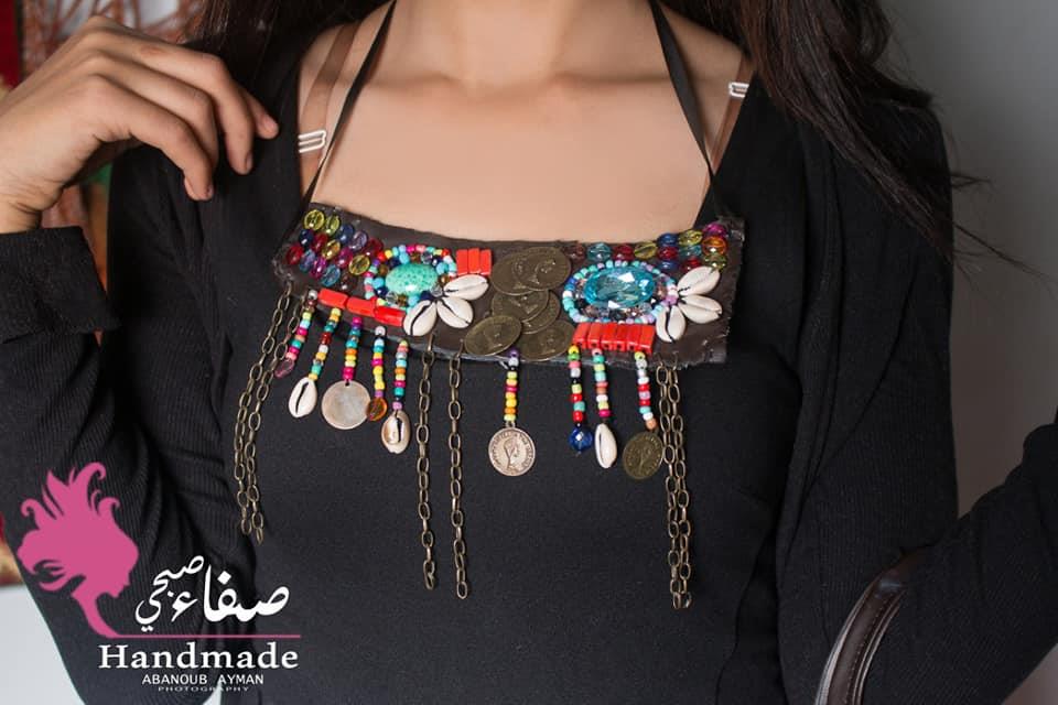 مكملات الأناقة مصنوعة من الخشب والفرو