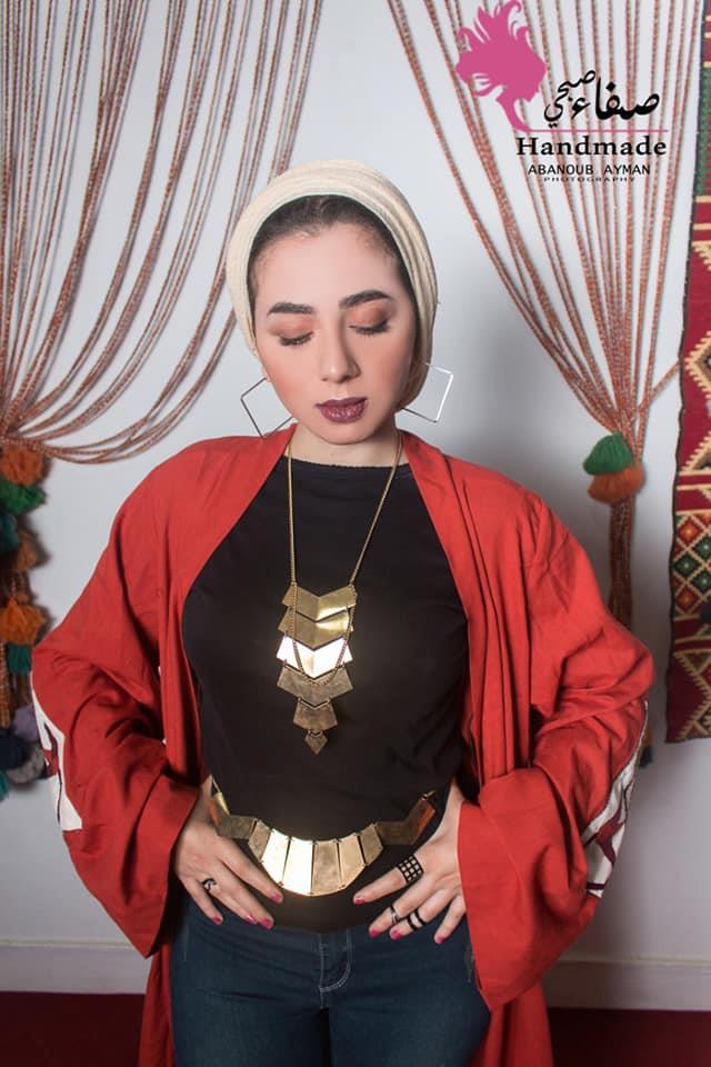 مكملات الأناقة مصنوعة من الخشب والفرو