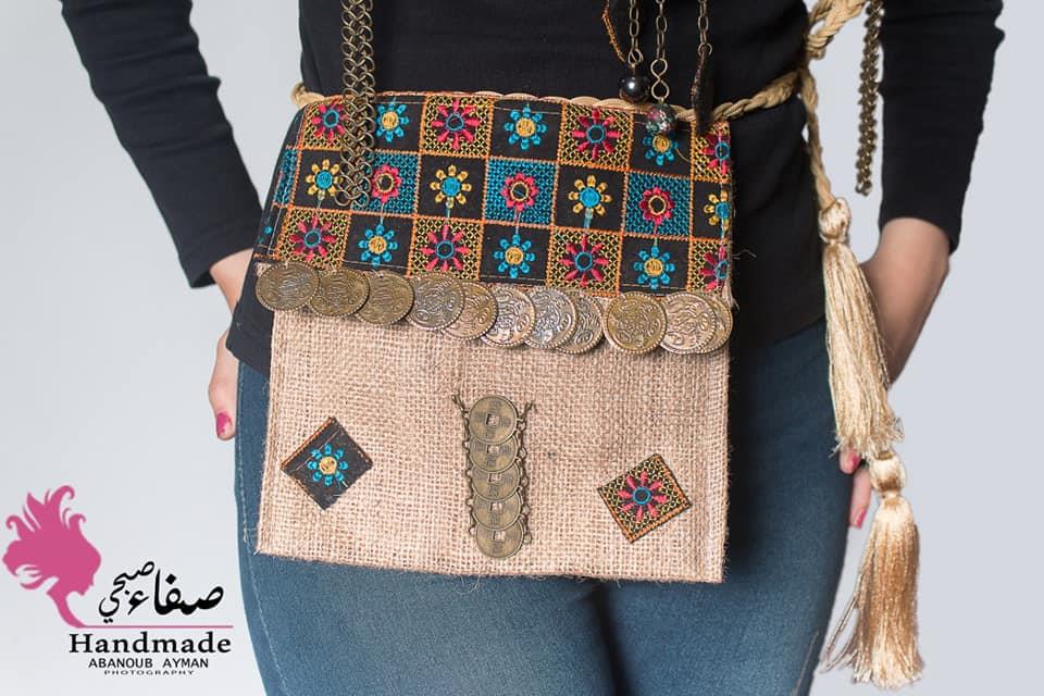 مكملات الأناقة مصنوعة من الخشب والفرو