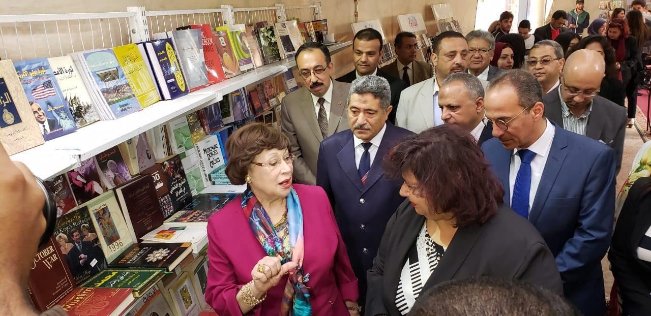 وزيرة الثقافة تفتتح معرض «أفريقيا تشرق» بجامعة أكتوبر للعلوم