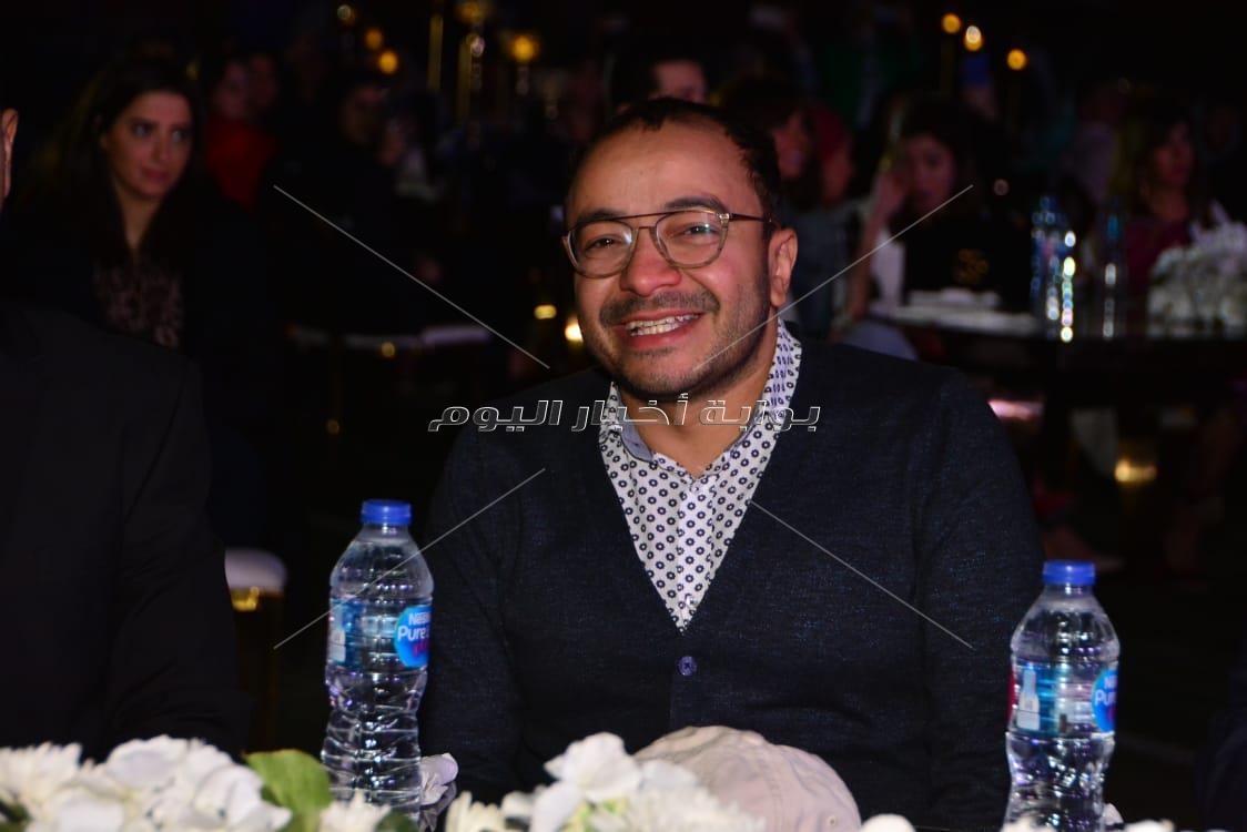 أحمد جمال يُغني بحفل «المدرسة البريطانية» بحضور وزيرة الهجرة والمشاهير