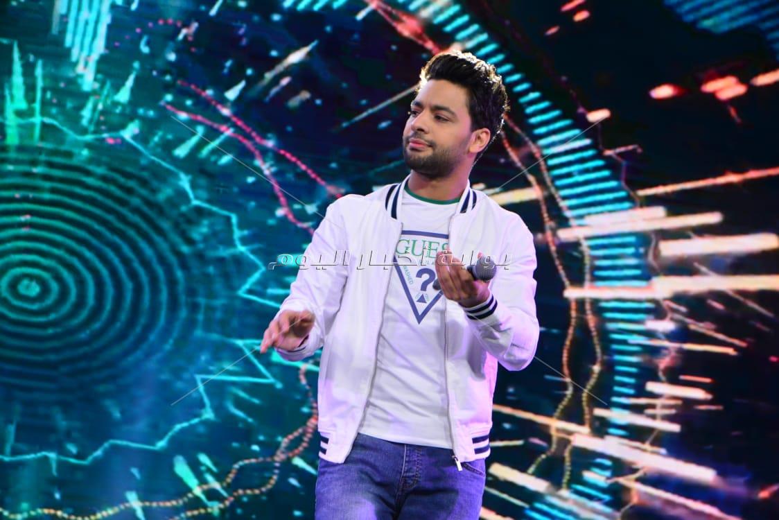 أحمد جمال يُغني بحفل «المدرسة البريطانية» بحضور وزيرة الهجرة والمشاهير