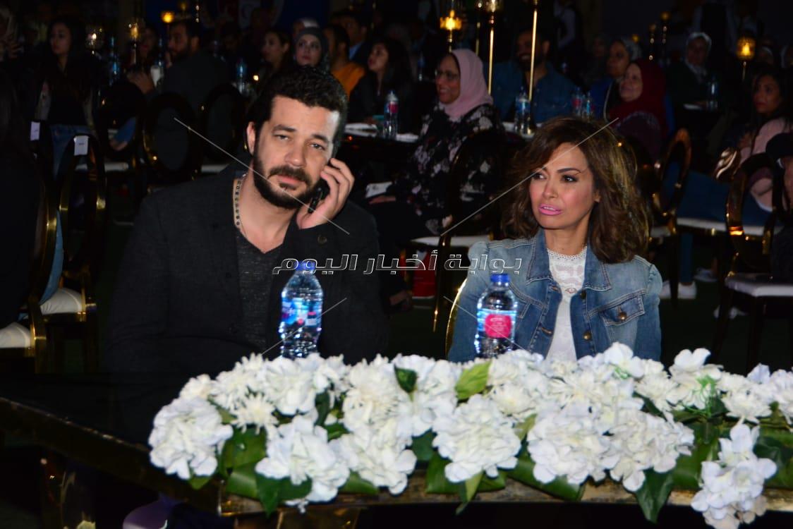 أحمد جمال يُغني بحفل «المدرسة البريطانية» بحضور وزيرة الهجرة والمشاهير