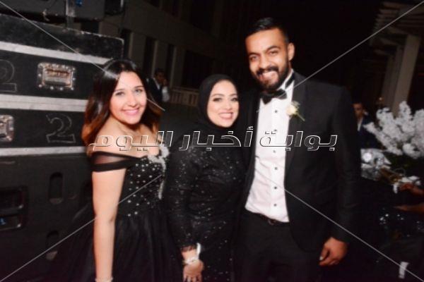مصطفى حجاج يُشعل زفاف «بحري ودينا»