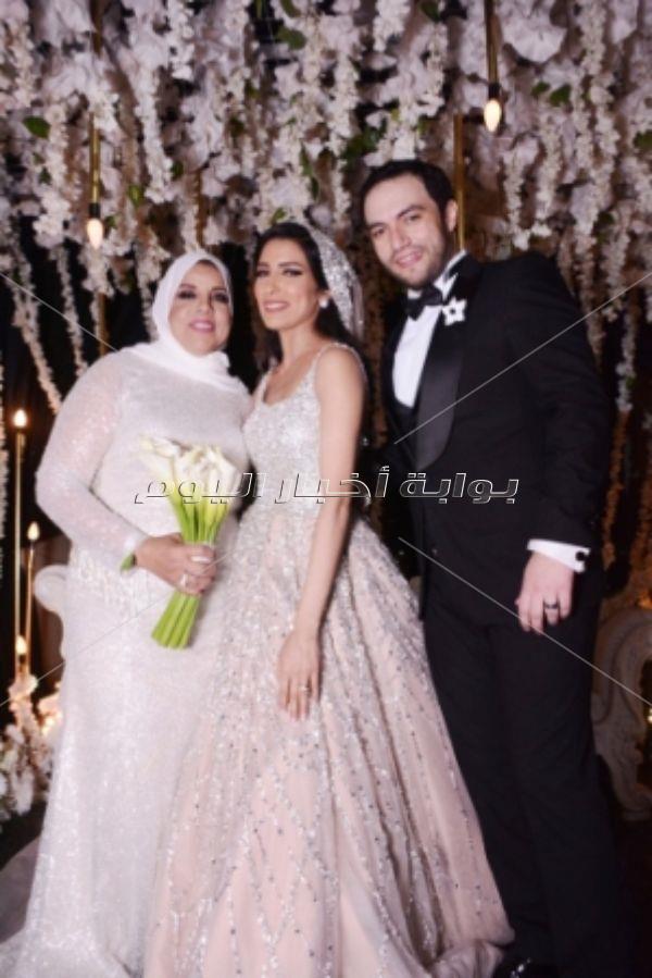 مصطفى حجاج يُشعل زفاف «بحري ودينا»