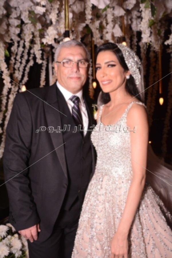 مصطفى حجاج يُشعل زفاف «بحري ودينا»