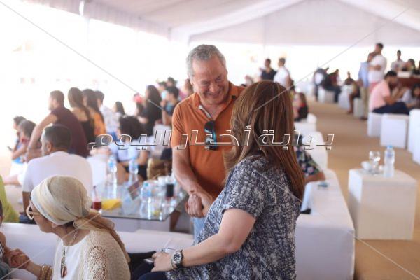 حسين فهمي وشيرين رضا ووالي في نصف نهائي بطولة «البولو بيتش»