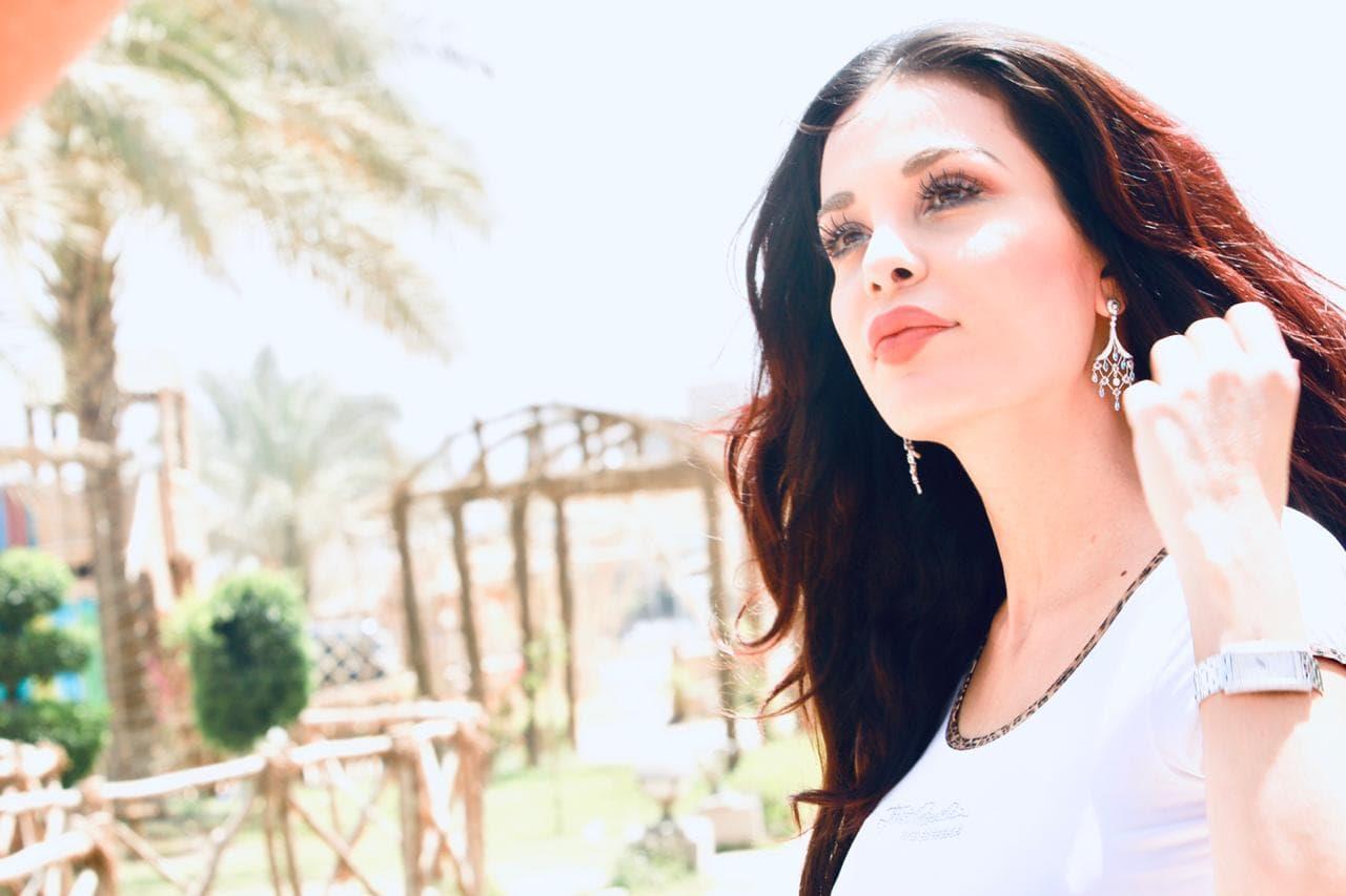 دومينيك حوراني ترقص وتغني في حفل زفاف بصعيد مصر