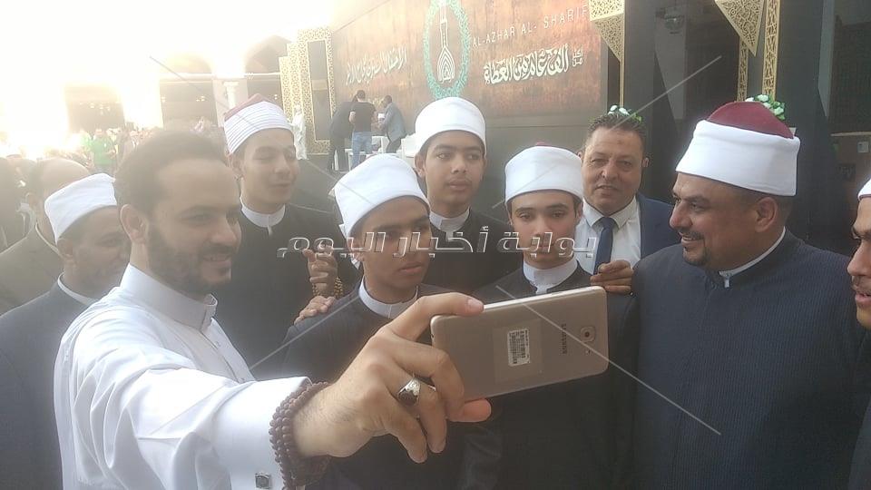 إنشاد ديني «سيلفي» مع «المالكي» في ذكرى مرور 
