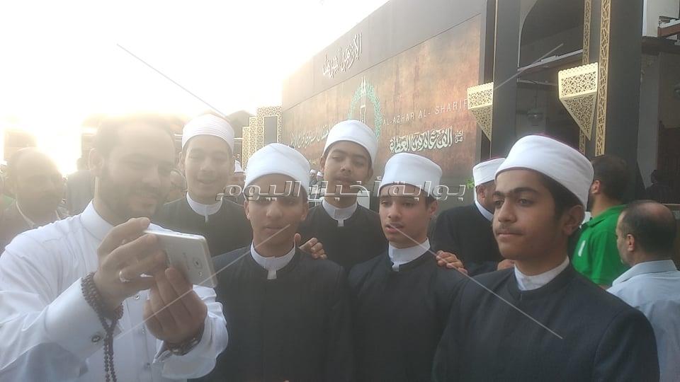 إنشاد ديني «سيلفي» مع «المالكي» في ذكرى مرور 