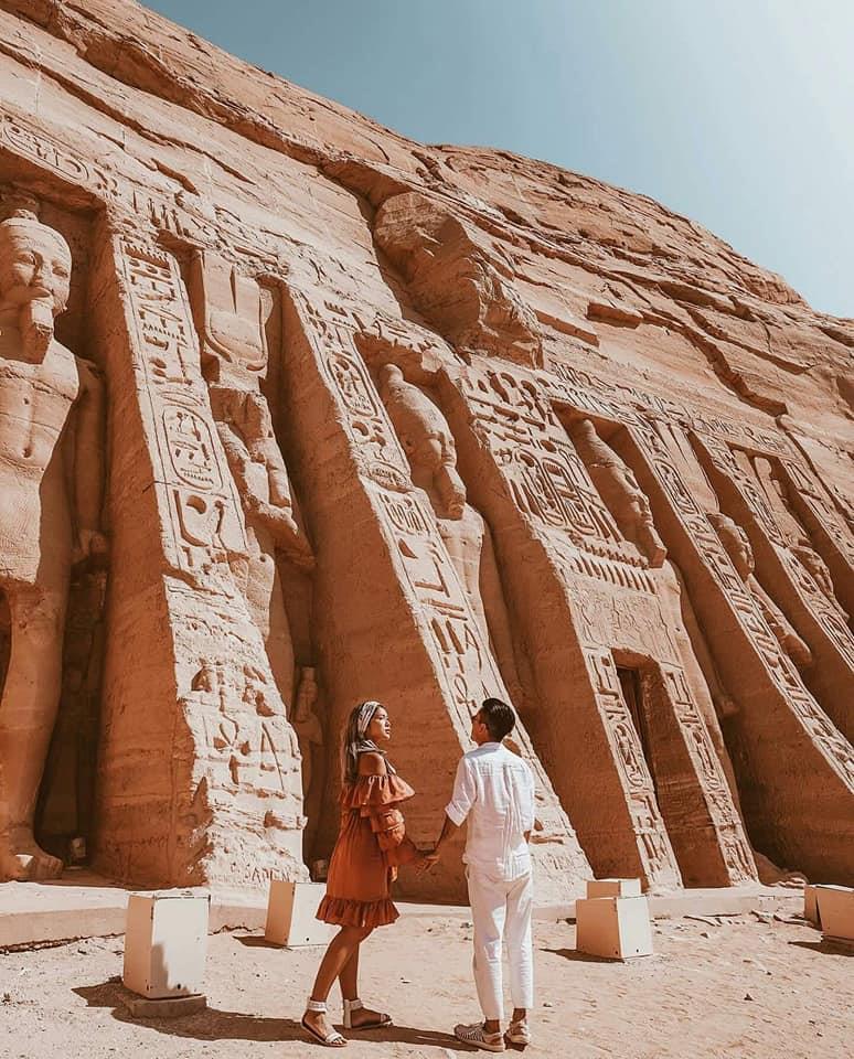 سائح و زوجته  يؤرخوا  زيارتهم لام الدنيا بأجمل  صور سياحية |صور 