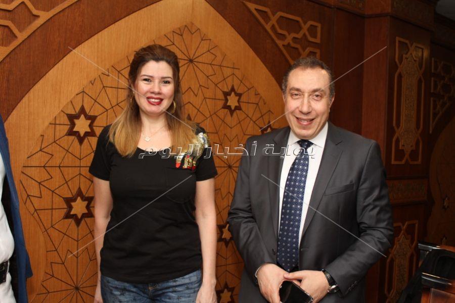 الفنان عمرو عبد العزيز يحتفل بعقد قران شقيقتة بحضور الفنانين