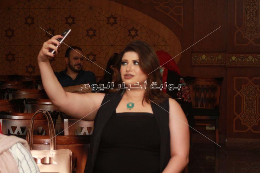 الفنان عمرو عبد العزيز يحتفل بعقد قران شقيقتة بحضور الفنانين