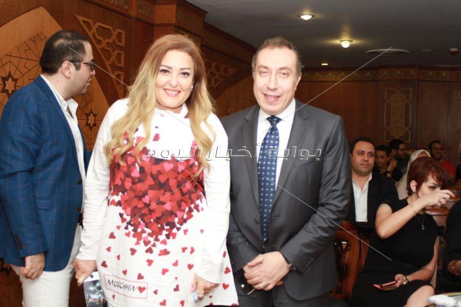 صور..الفنان عمرو عبد العزيز يحتفل بعقد قران شقيقتة بحضور الفنانين
