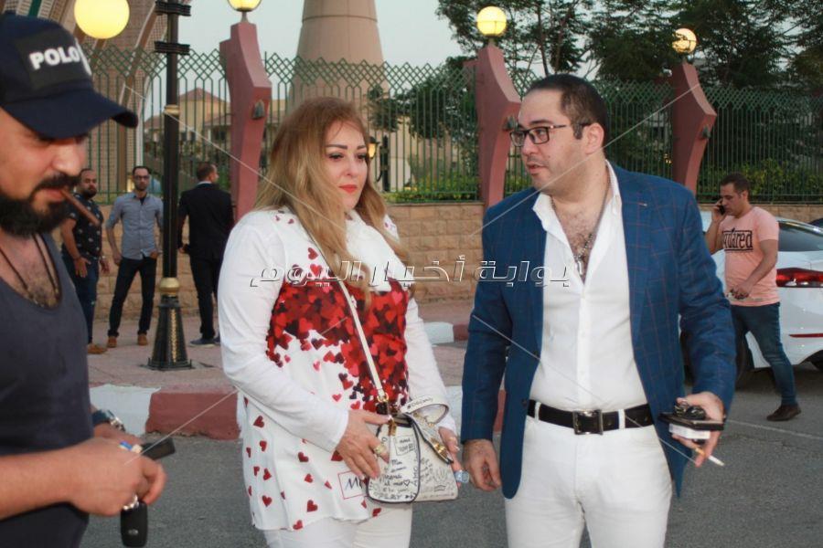 صور..الفنان عمرو عبد العزيز يحتفل بعقد قران شقيقتة بحضور الفنانين
