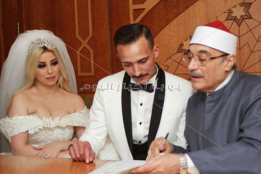 صور..الفنان عمرو عبد العزيز يحتفل بعقد قران شقيقتة بحضور الفنانين