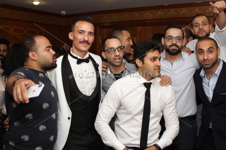 صور..الفنان عمرو عبد العزيز يحتفل بعقد قران شقيقتة بحضور الفنانين