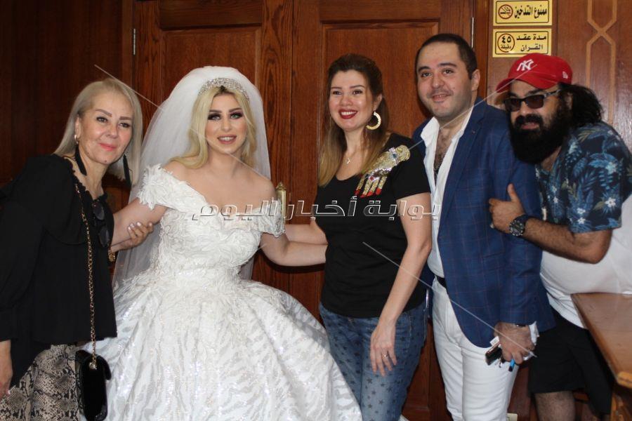 صور..الفنان عمرو عبد العزيز يحتفل بعقد قران شقيقتة بحضور الفنانين