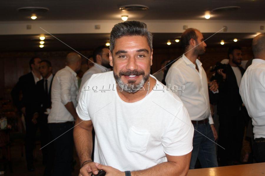 صور..الفنان عمرو عبد العزيز يحتفل بعقد قران شقيقتة بحضور الفنانين