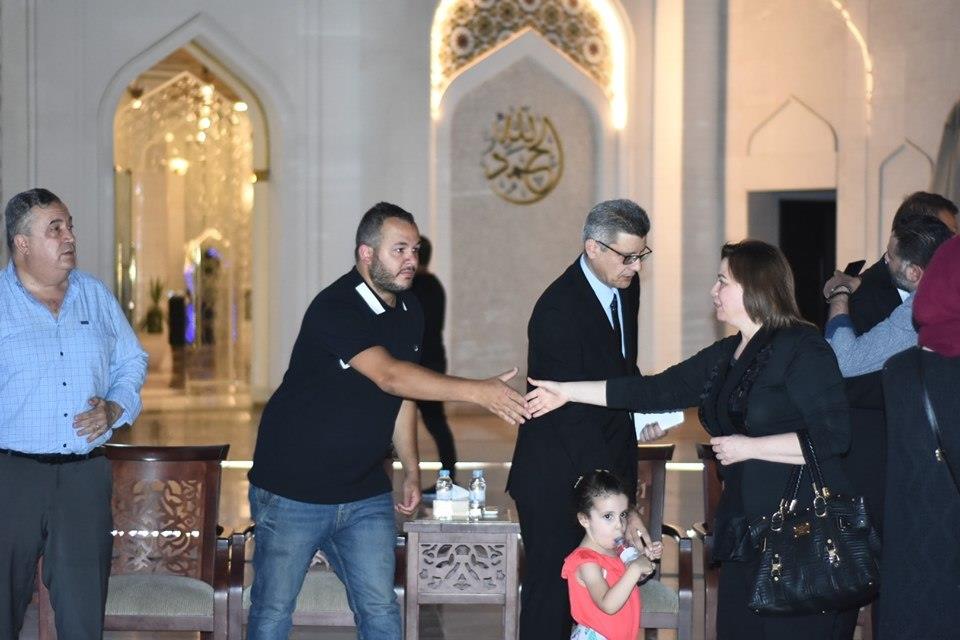الهضبة ودينا الشربيني وإلهام شاهين ولطفي في عزاء والد حمادة إسماعيل