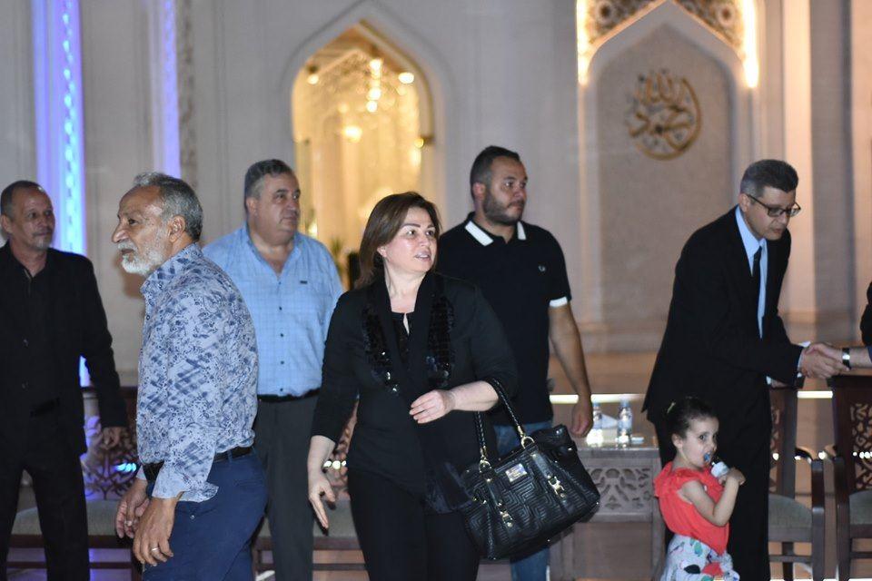 الهضبة ودينا الشربيني وإلهام شاهين ولطفي في عزاء والد حمادة إسماعيل
