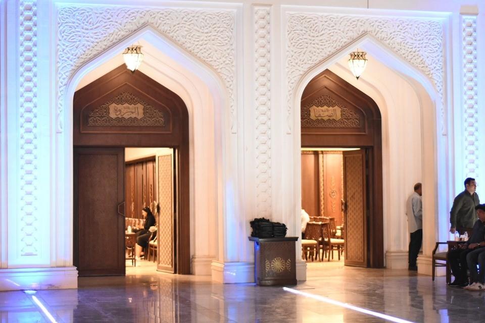 الهضبة ودينا الشربيني وإلهام شاهين ولطفي في عزاء والد حمادة إسماعيل