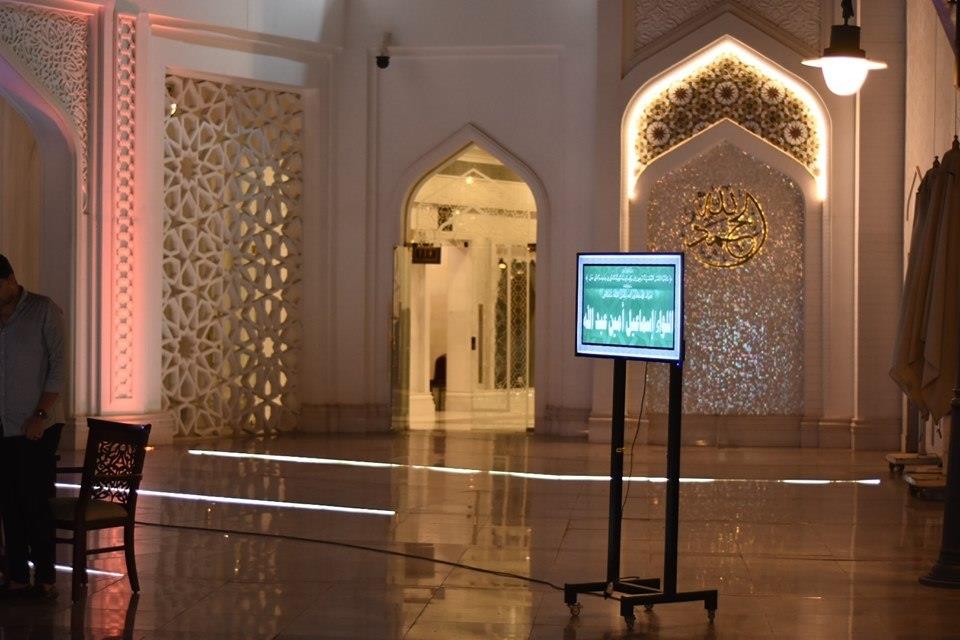 الهضبة ودينا الشربيني وإلهام شاهين ولطفي في عزاء والد حمادة إسماعيل