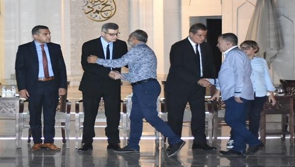 الهضبة ودينا الشربيني وإلهام شاهين ولطفي في عزاء والد حمادة إسماعيل