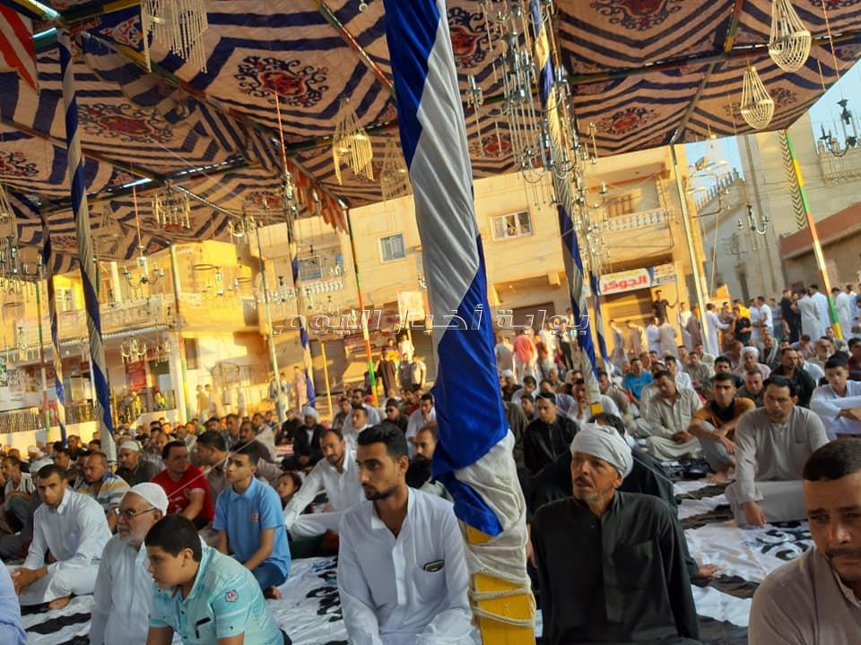 انصات المصليين لخطبة عيد الاضحى المبارك بالشرقية  ع