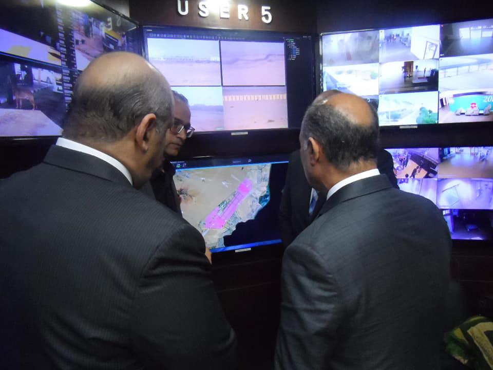 وزير الطيران المدني يتفقد المنظومة وأنظمة كاميرات المراقبة بمطار شرم الشيخ 