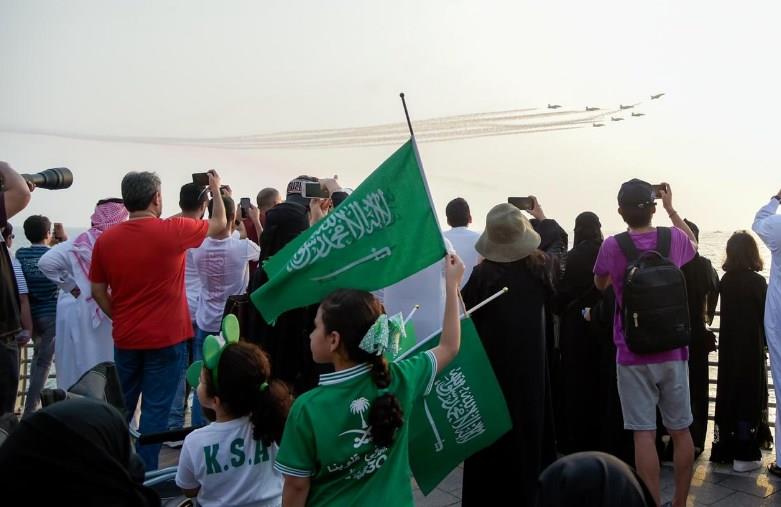 اليوم الوطني الـ89| بالصور .. «الصقور السعودية» تزين سماء المملكة 