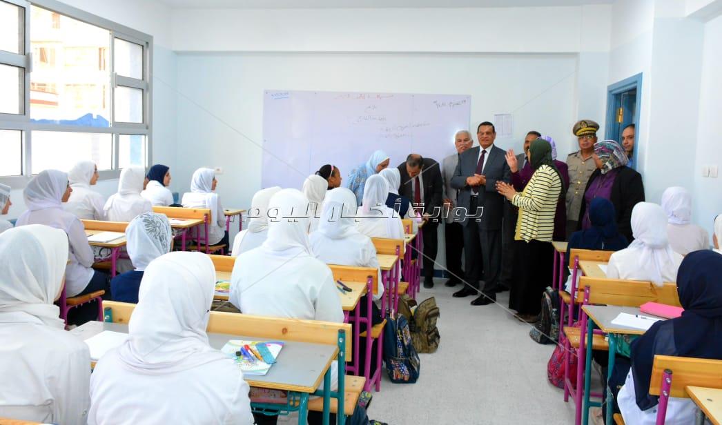  محا فظ  البحيرة يفتتح مدرستي دمنهور الرسمية لغات ومعاذ بن جبل الثانوية 
