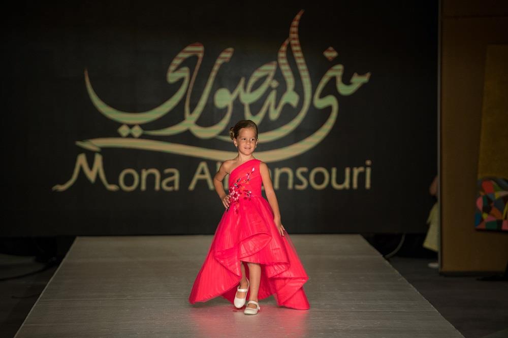 عارضات أزياء أطفال يبهرن الحضور فى مهرجان جوائز الموضة العالمية بدبى