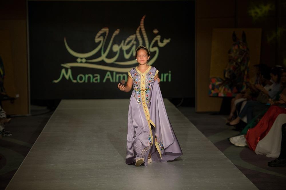 عارضات أزياء أطفال يبهرن الحضور فى مهرجان جوائز الموضة العالمية بدبى