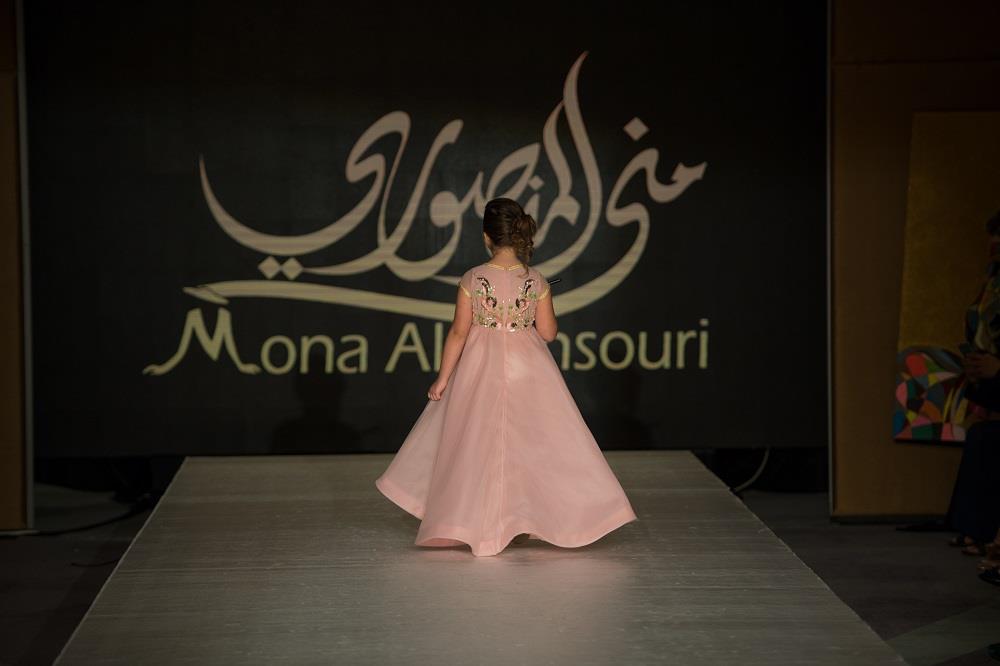 عارضات أزياء أطفال يبهرن الحضور فى مهرجان جوائز الموضة العالمية بدبى