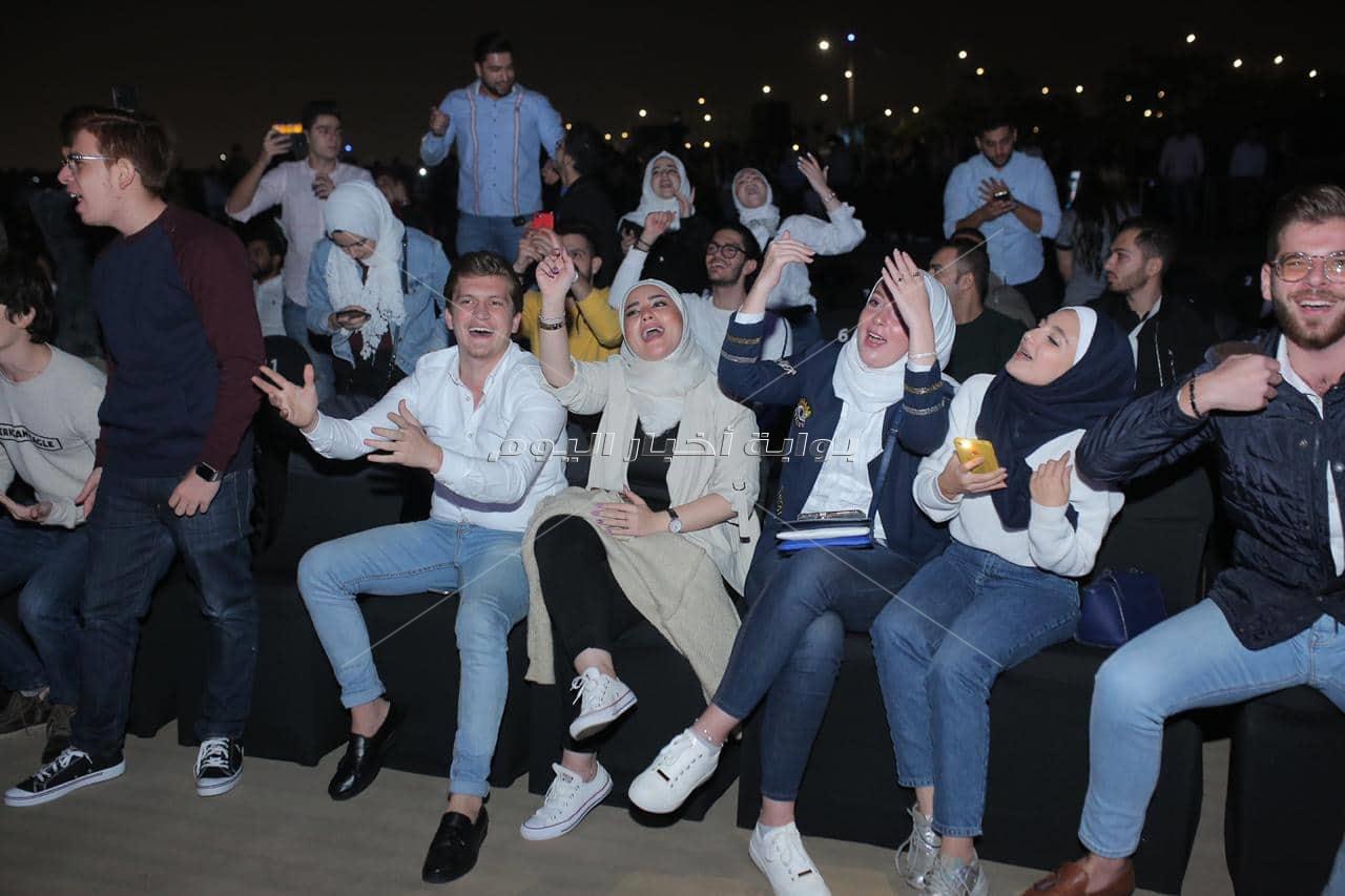أدهم نابلسي يتألق على مسرح كايروفيستيفال.. والآلاف يرددون أغانيه