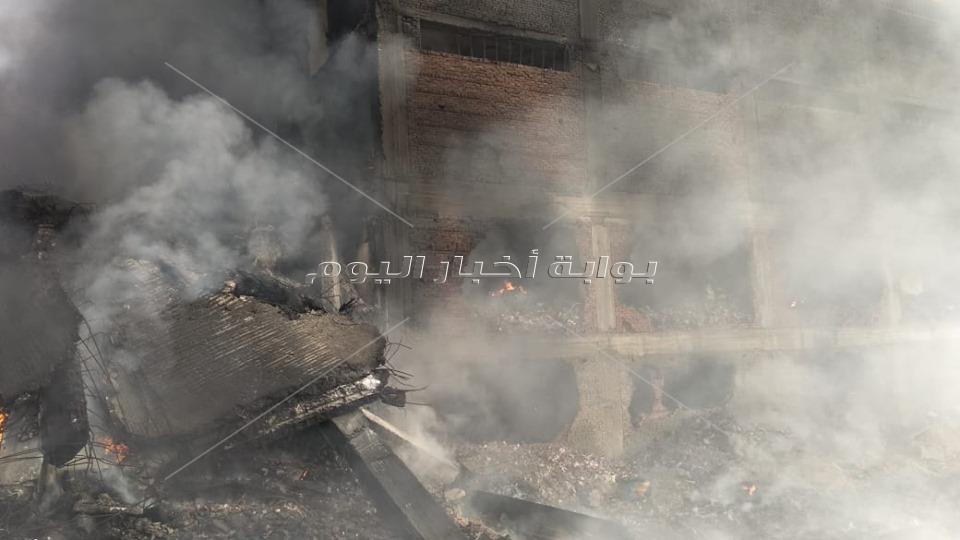 ننشر صورا من داخل «مصنع قليوب» المحترق بعد السيطرة على النيران 
