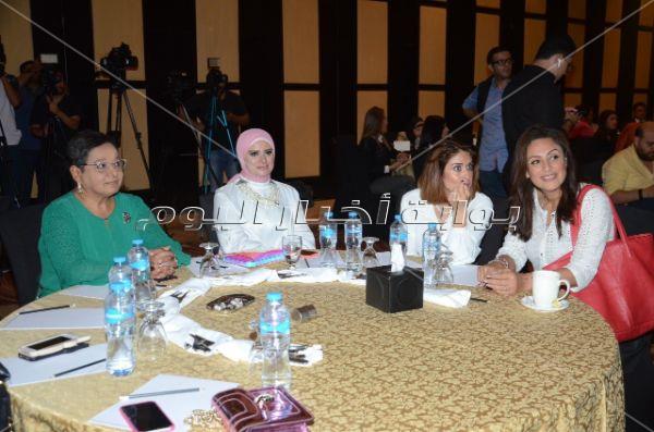 تكريم منى عبدالغني وهيدي كرم في احتفالية مبادرة مرضى السرطان