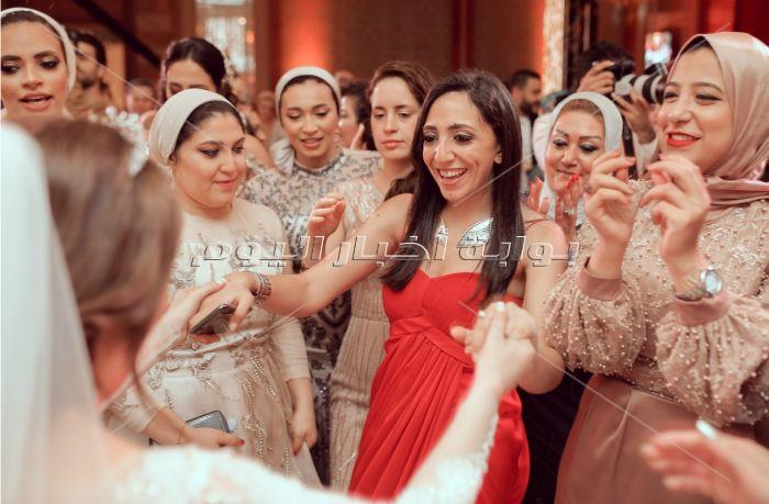 هشام عباس والليثي ودينا نجوم زفاف «محمود وزينب»