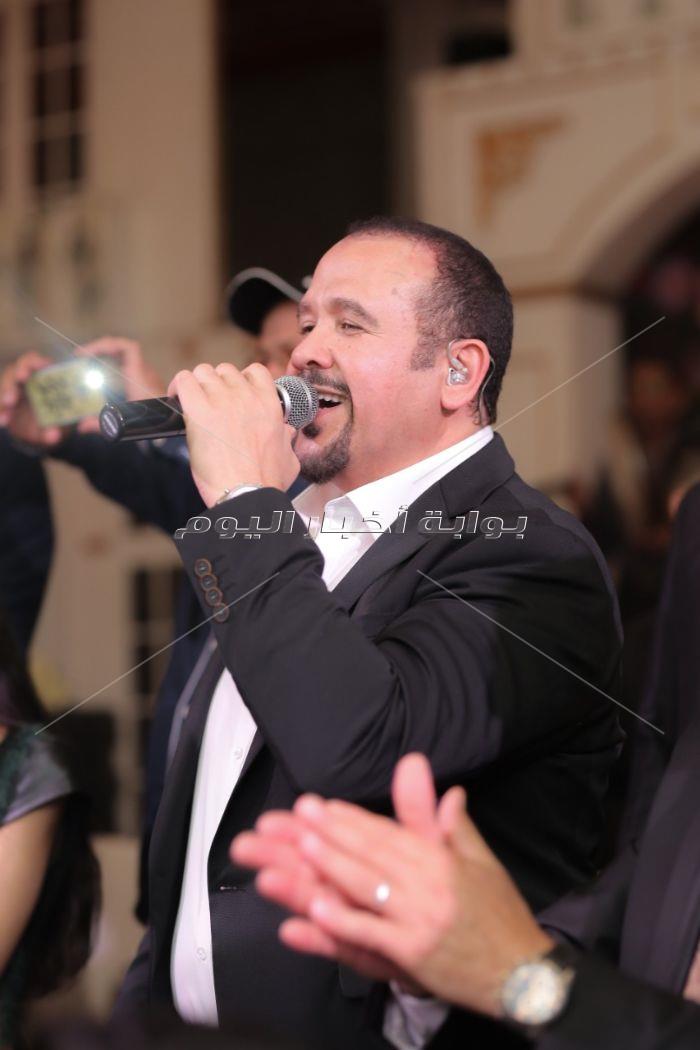 هشام عباس والليثي ودينا نجوم زفاف «محمود وزينب»