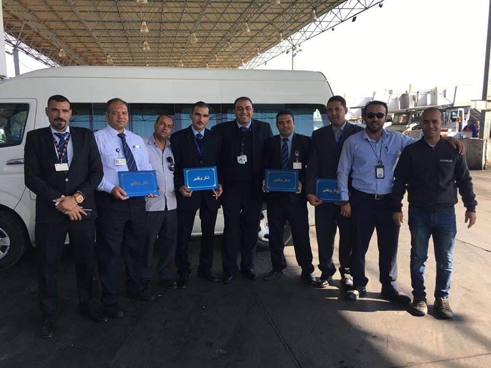 بالصور وزير الطيران المدنى يكرم رجال الخدمات الأرضية لأبنائه العاملين بمطار شرم الشيخ