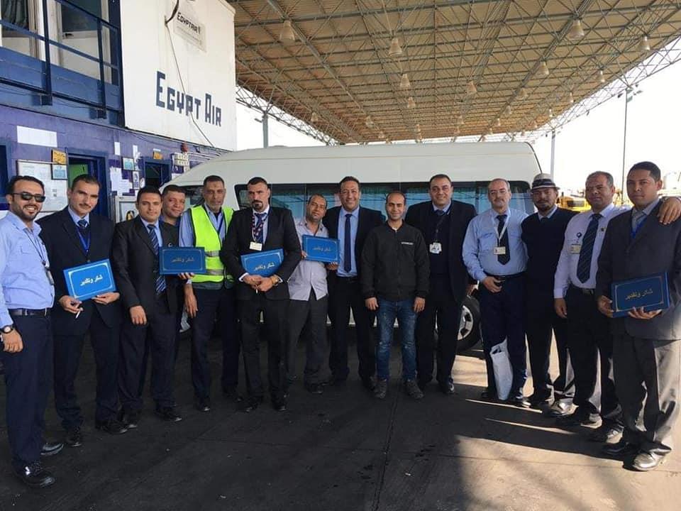 بالصور وزير الطيران المدنى يكرم رجال الخدمات الأرضية لأبنائه العاملين بمطار شرم الشيخ
